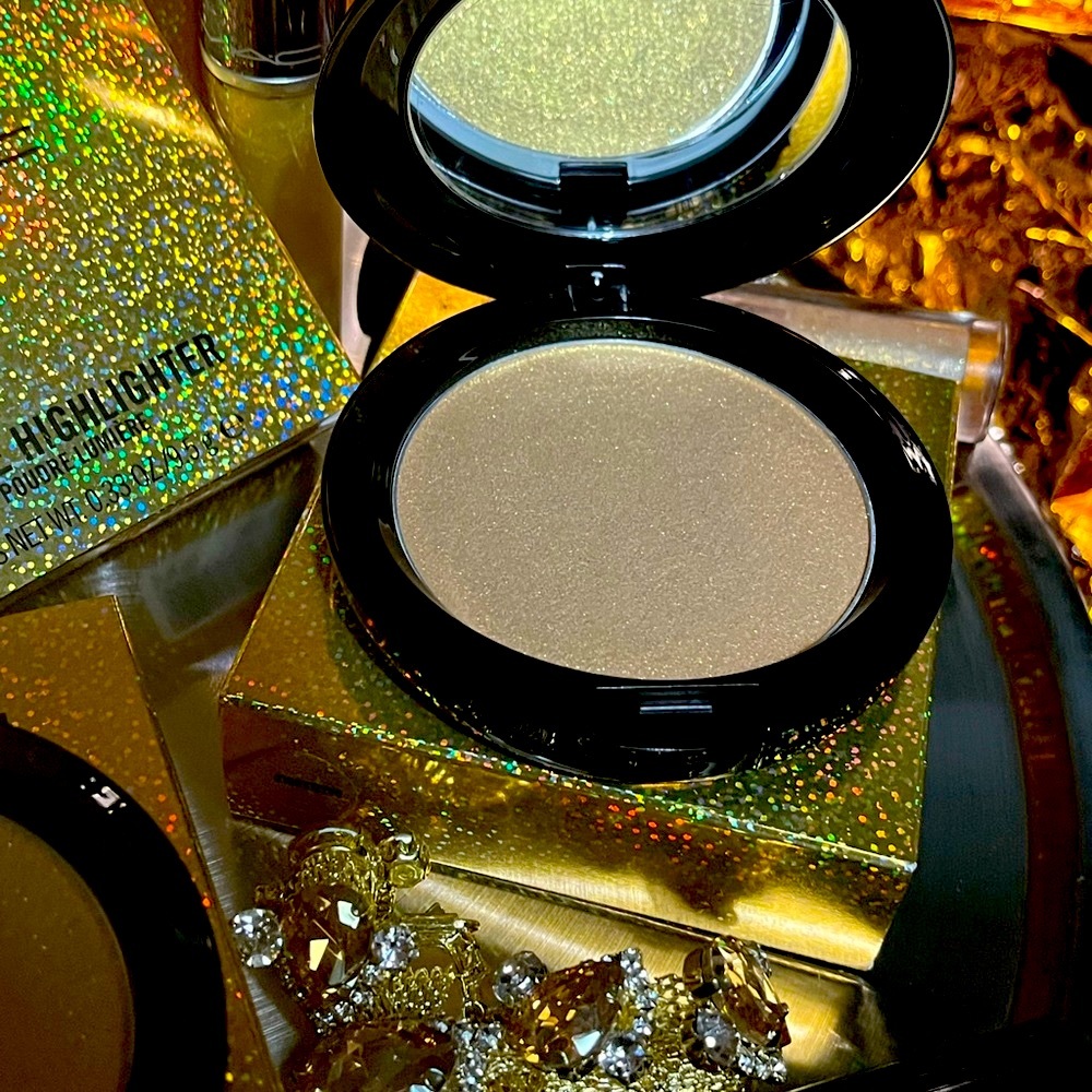 MAC Dazzle Highlighter Gold